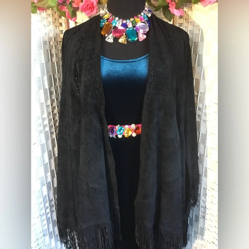 💖🌸 See new listing 🌺💜 Suzanne Somers Black Laser Cut Leather Cape Poncho - Picture 4 of 15